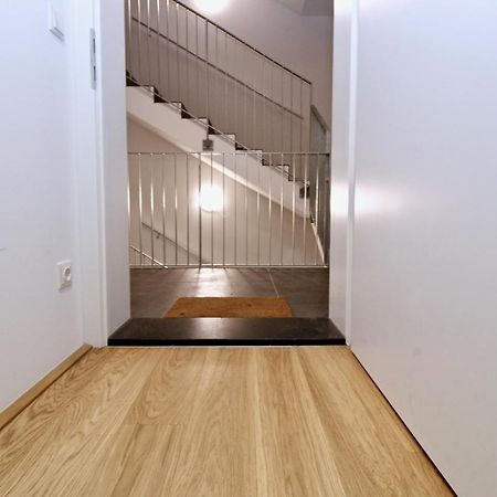 Balcony/Pool/Free Parking Garage Studio Wina Bagian luar foto