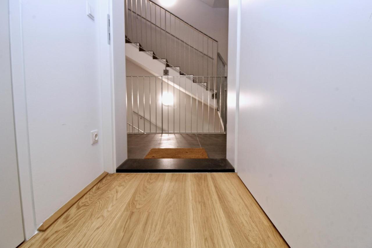 Balcony/Pool/Free Parking Garage Studio Wina Bagian luar foto