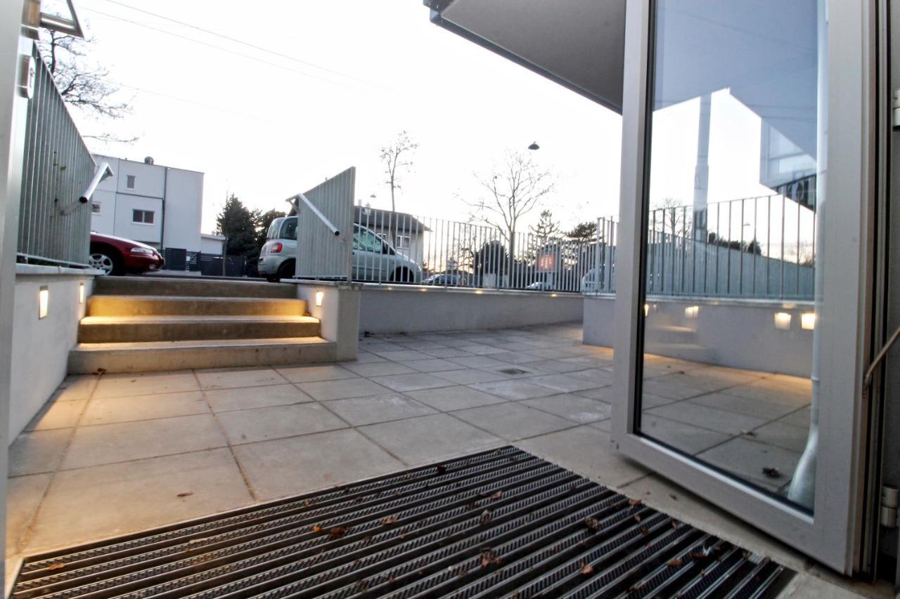 Balcony/Pool/Free Parking Garage Studio Wina Bagian luar foto