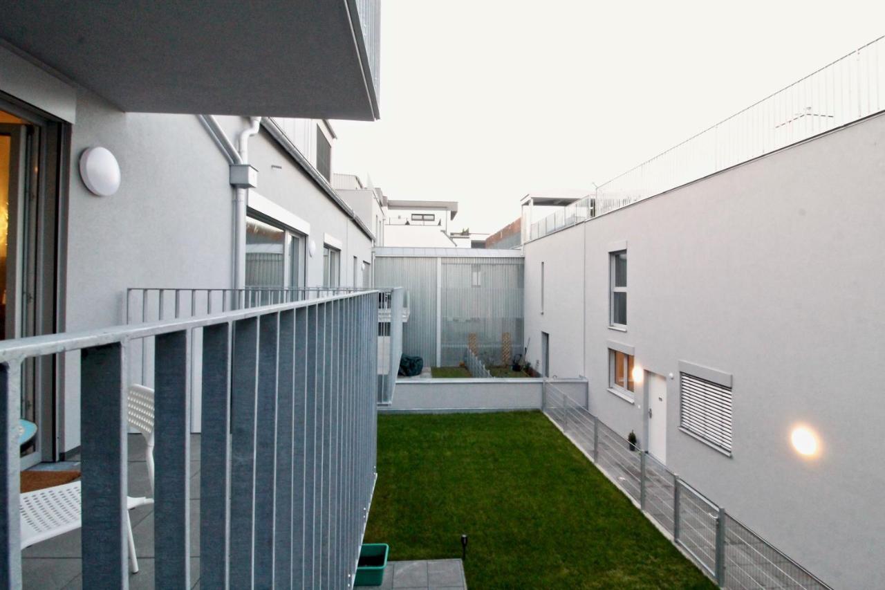 Balcony/Pool/Free Parking Garage Studio Wina Bagian luar foto