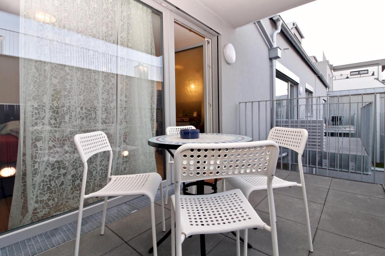 Balcony/Pool/Free Parking Garage Studio Wina Bagian luar foto