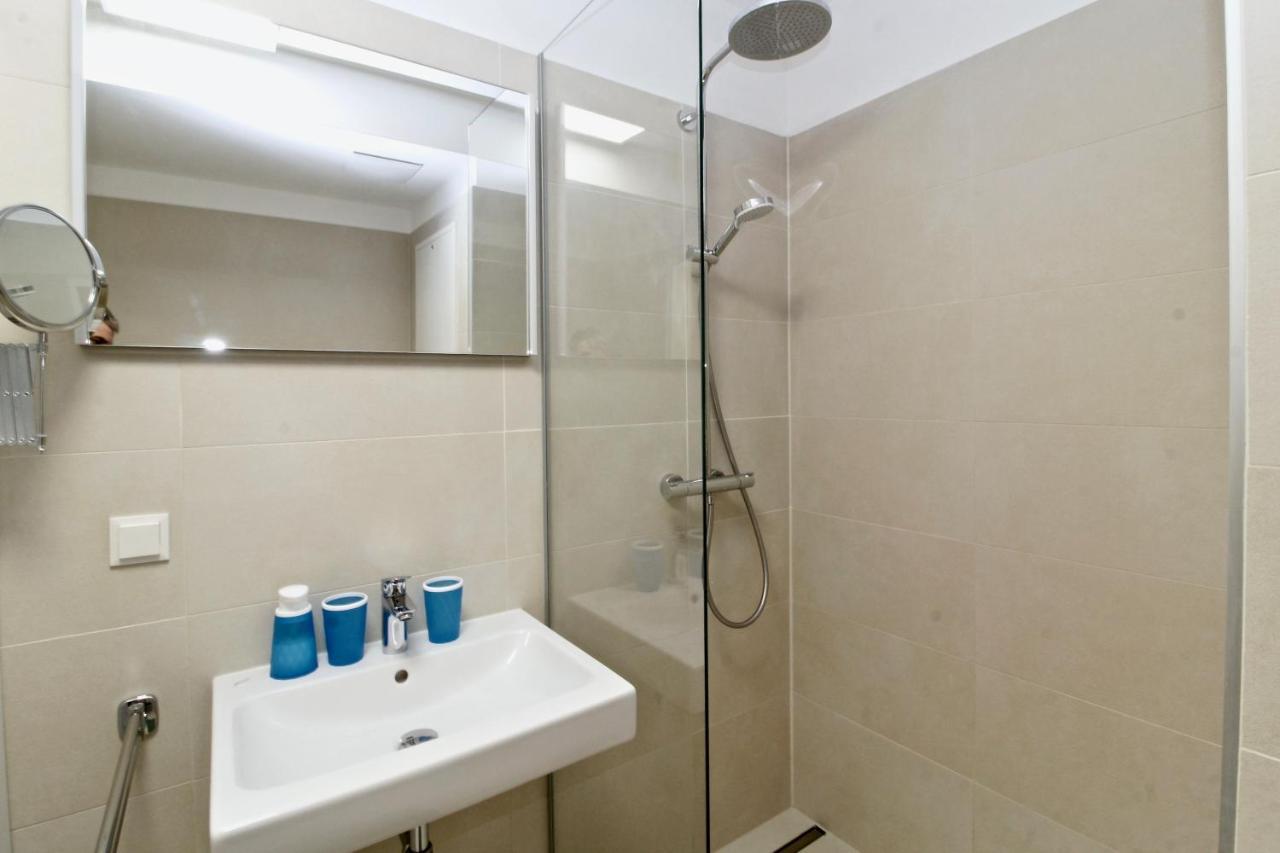 Balcony/Pool/Free Parking Garage Studio Wina Bagian luar foto