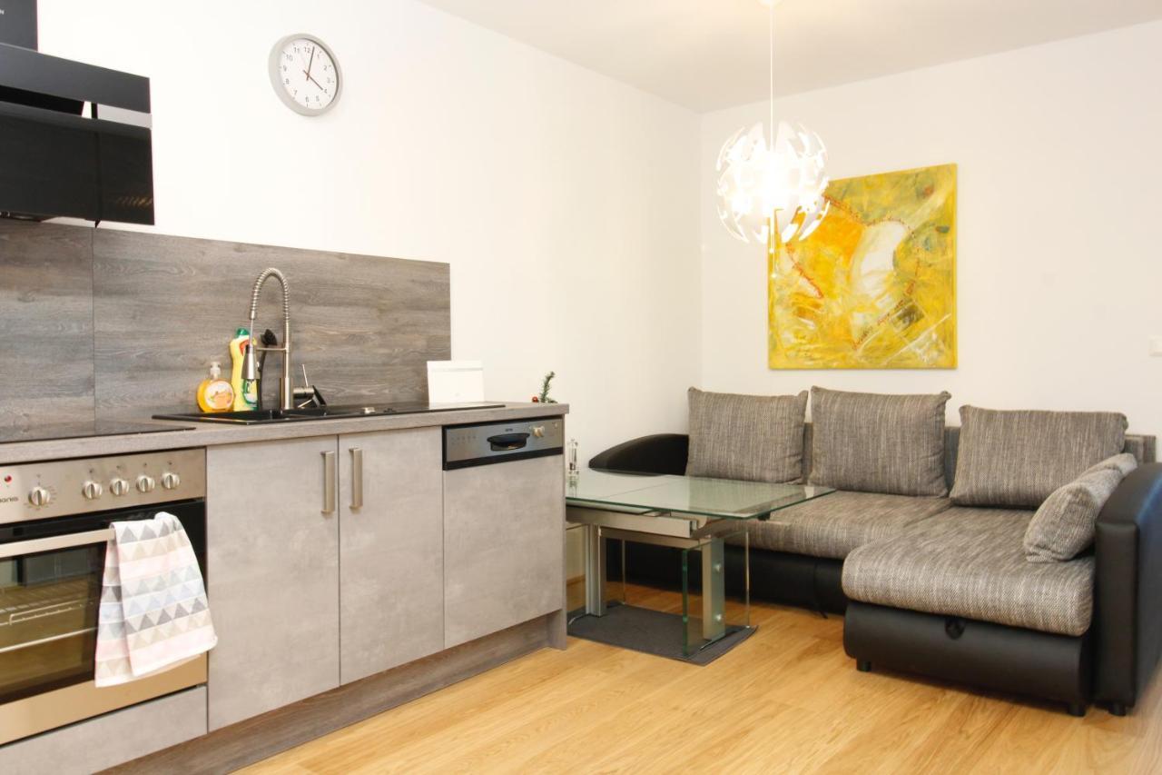 Balcony/Pool/Free Parking Garage Studio Wina Bagian luar foto