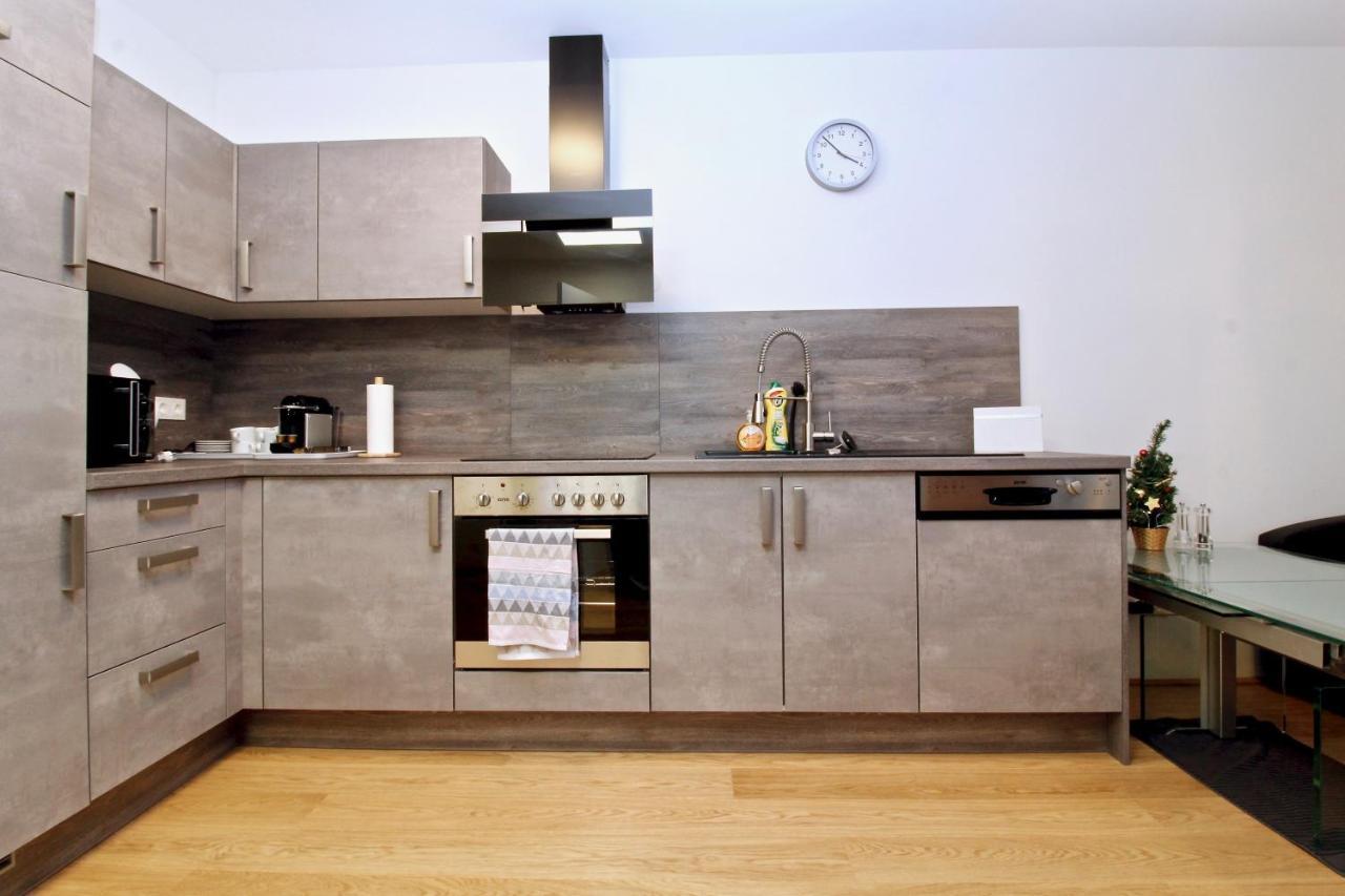 Balcony/Pool/Free Parking Garage Studio Wina Bagian luar foto