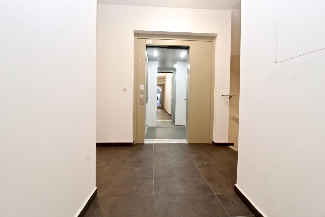 Balcony/Pool/Free Parking Garage Studio Wina Bagian luar foto