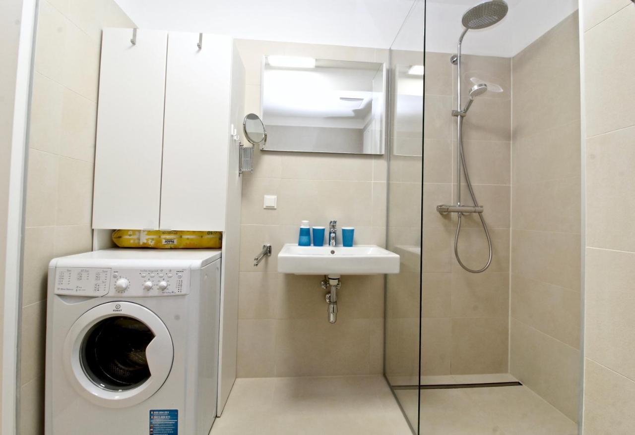 Balcony/Pool/Free Parking Garage Studio Wina Bagian luar foto