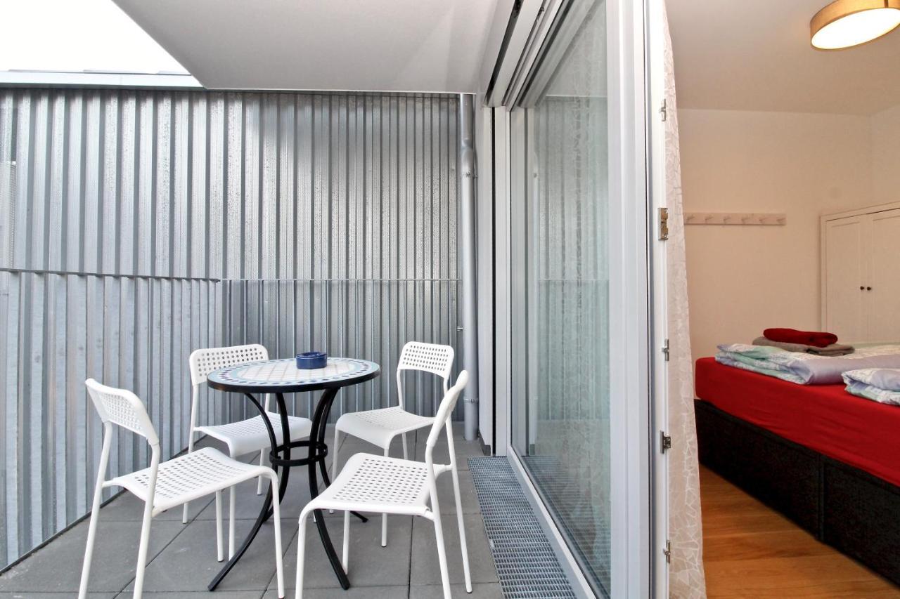Balcony/Pool/Free Parking Garage Studio Wina Bagian luar foto