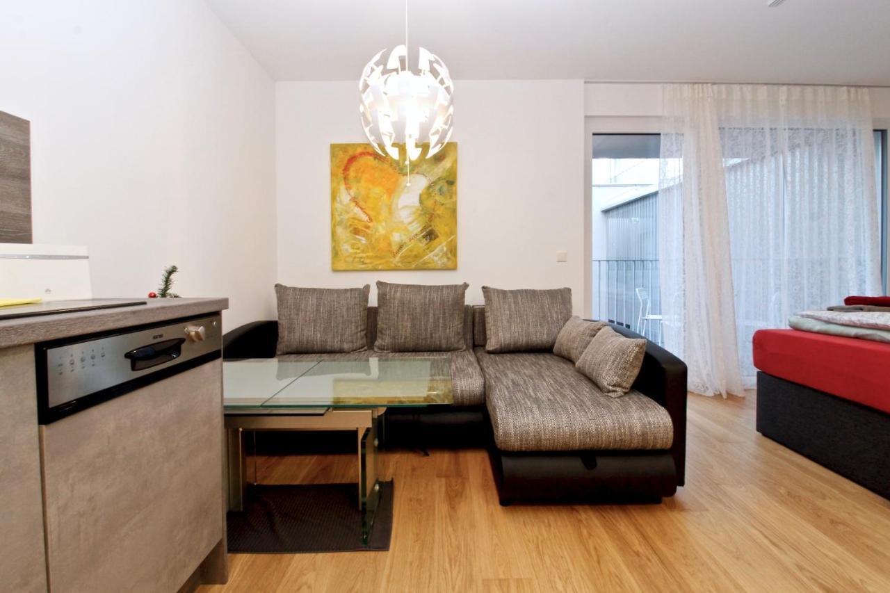 Balcony/Pool/Free Parking Garage Studio Wina Bagian luar foto