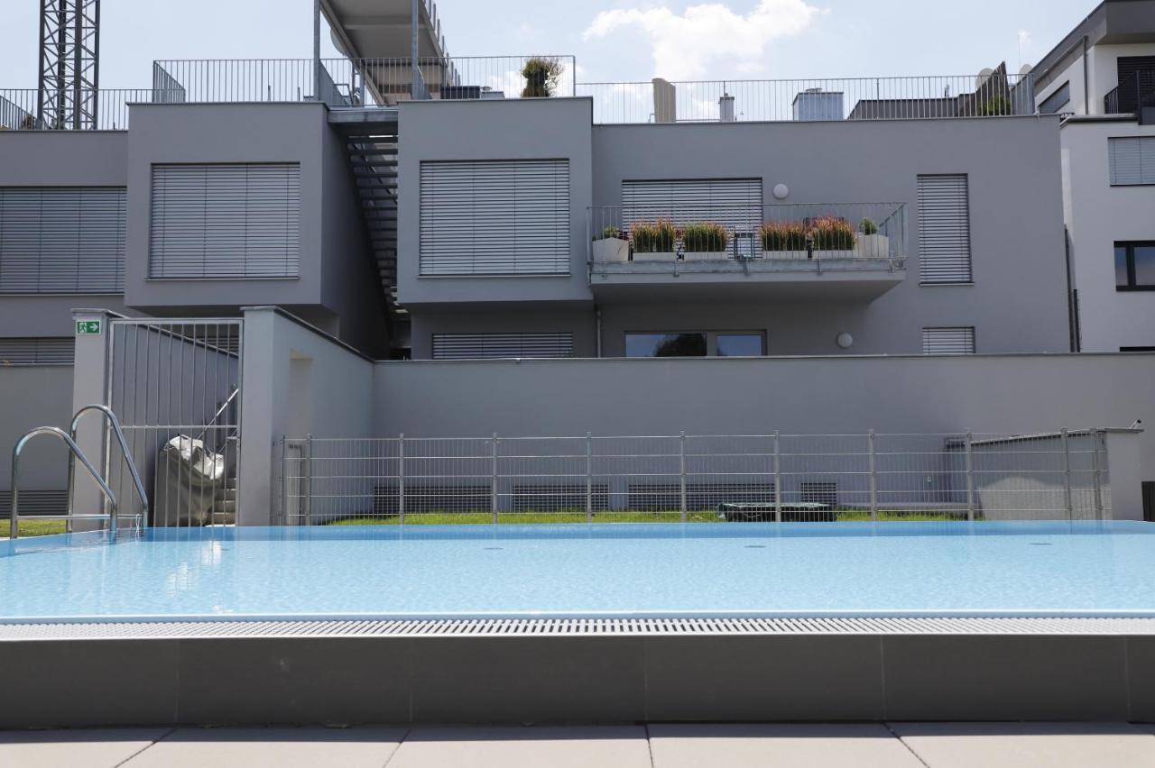 Balcony/Pool/Free Parking Garage Studio Wina Bagian luar foto