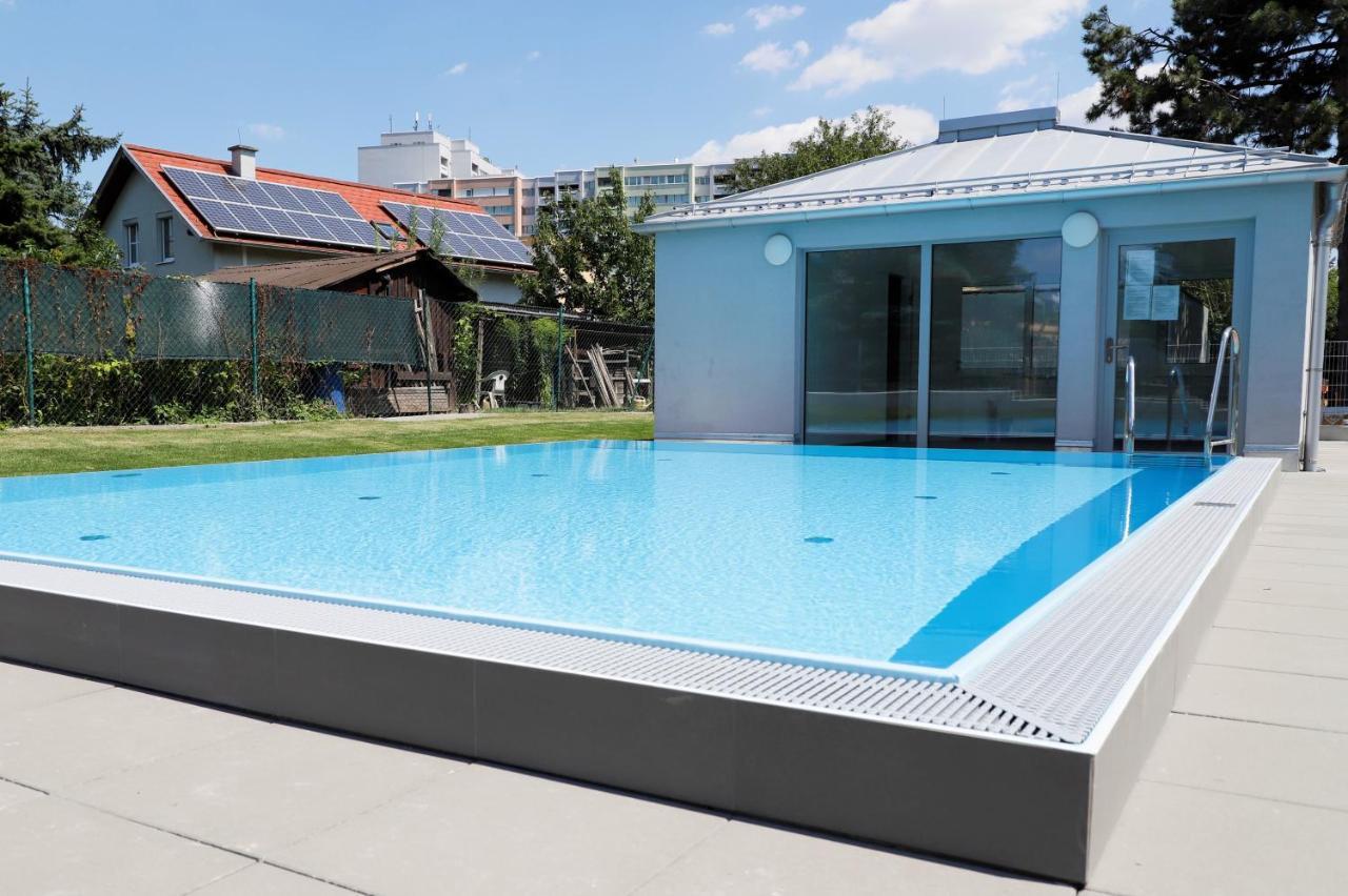 Balcony/Pool/Free Parking Garage Studio Wina Bagian luar foto